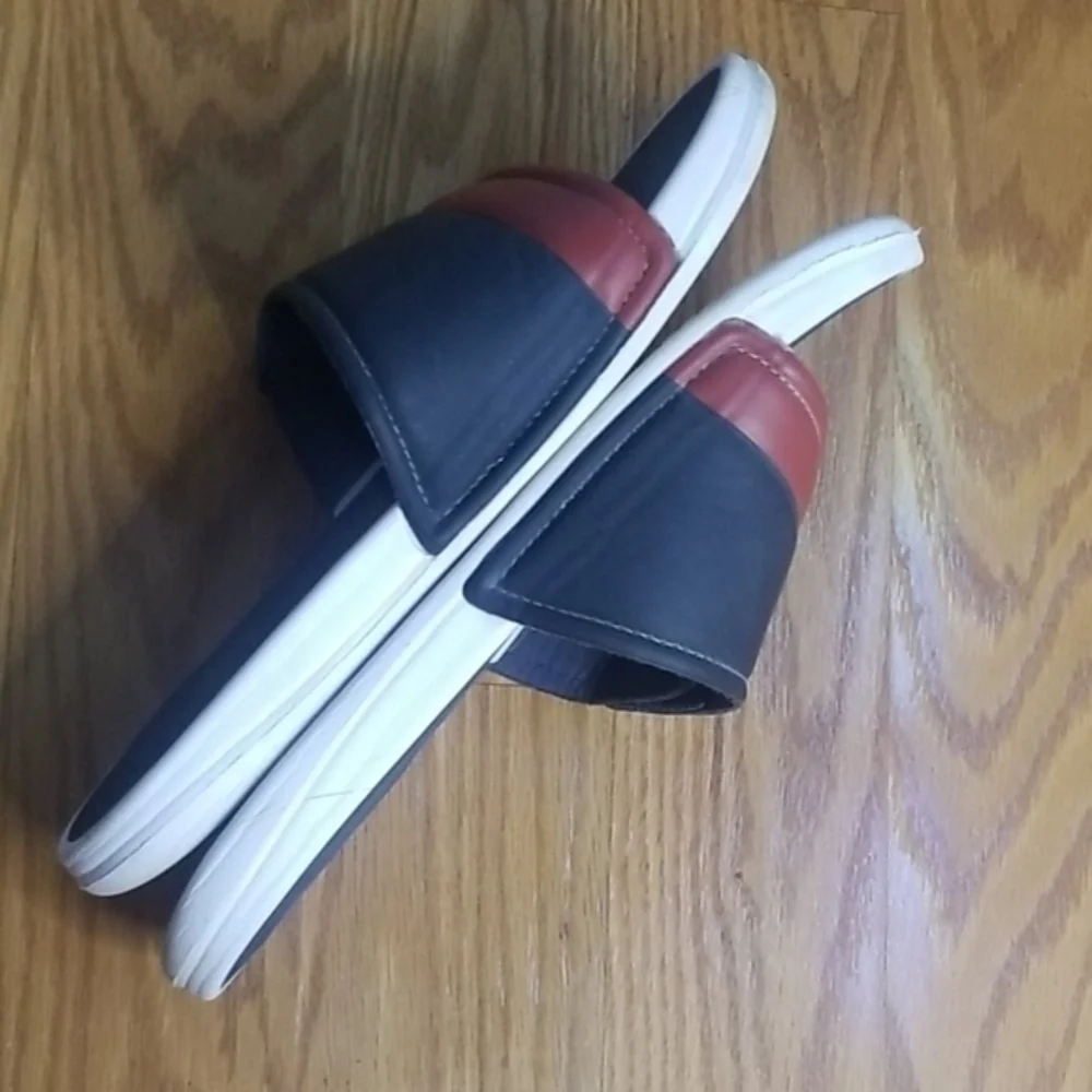 Nautica slides‎ size 4